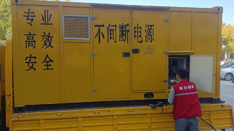 峡江柴油发电机组和UPS电源配合使用时，如何避免切换过程中的电力中断？